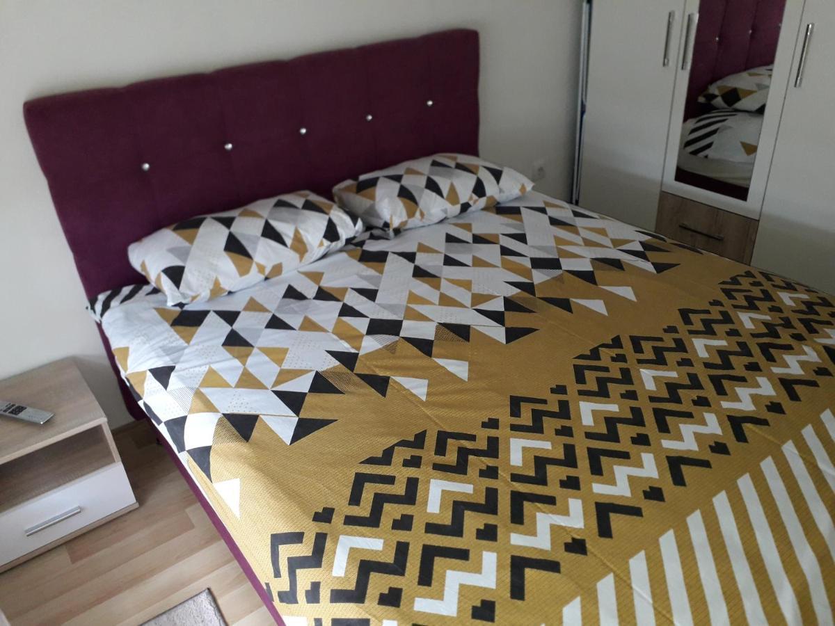 Centar Apartman Enmi 111 บันยาลูกา ภายนอก รูปภาพ
